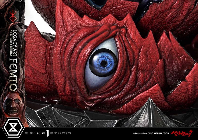 覇王の卵の瞳はクリアパーツで虹彩の不気味な鮮やかさを演出