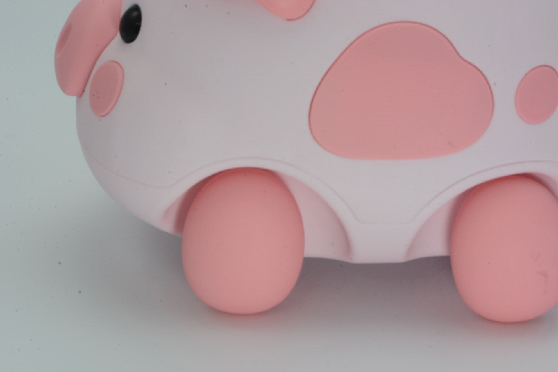 卵のような丸さのある足