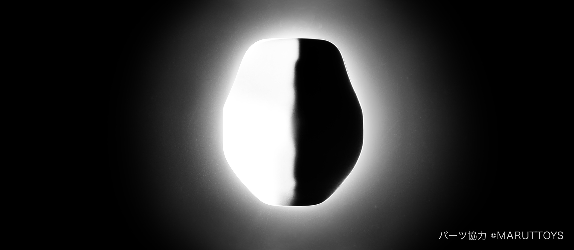 裏にフィルムを貼ることで光が漏れない