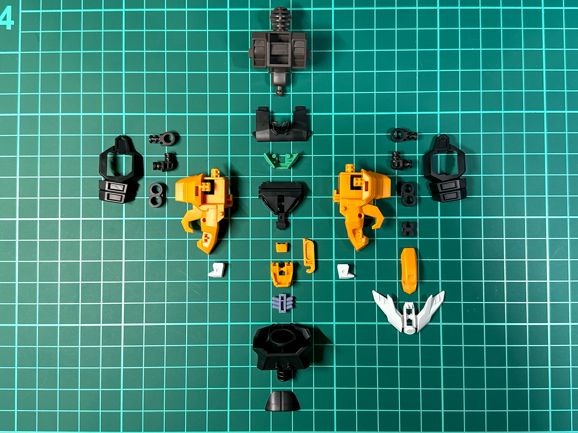 胴体は全25パーツにて構成されています。