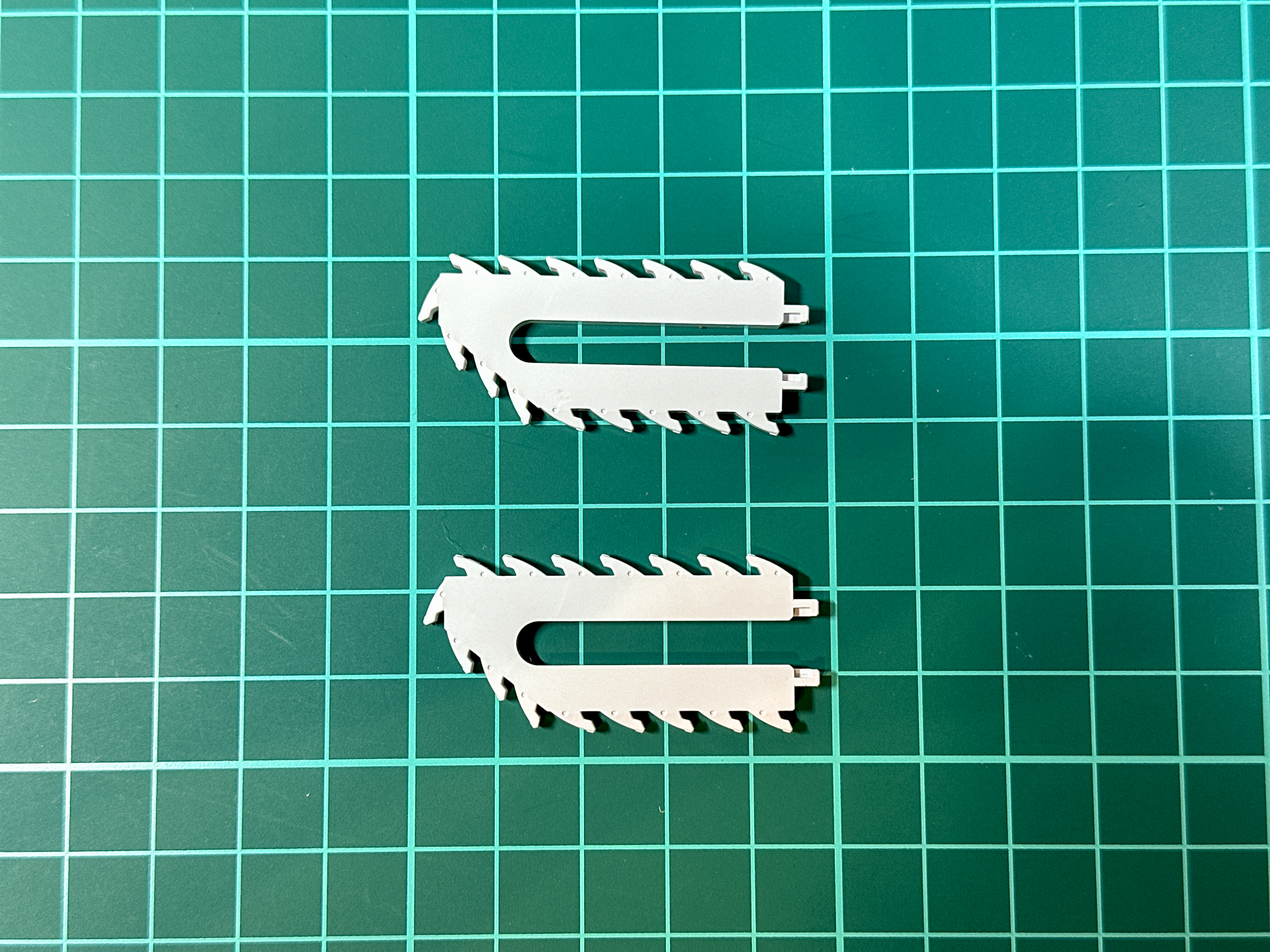 チェイン・デカッターの交換用刀身パーツ。同一のものが2個付属しています。