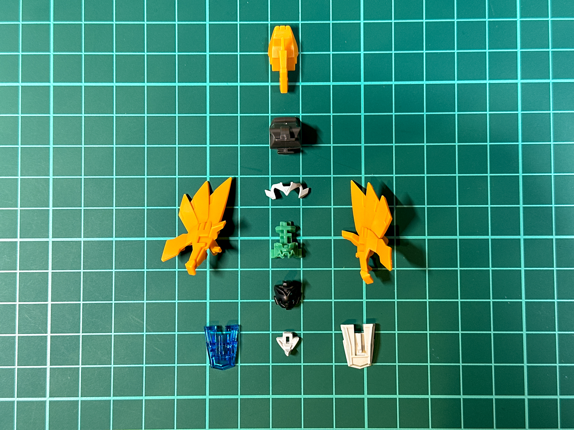 交換用頭部パーツは全10パーツにて構成されています。