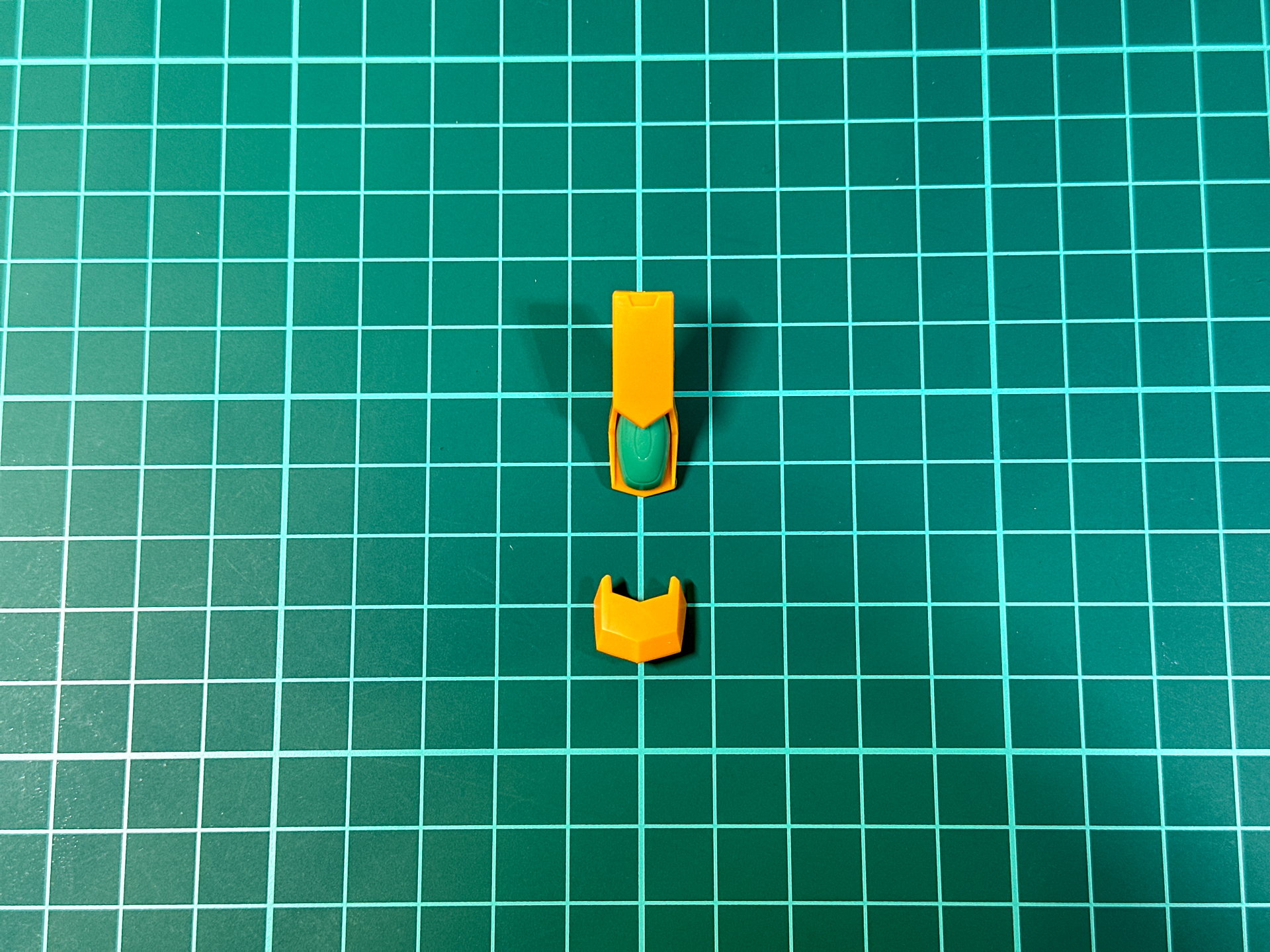 マグナモード時は前腕とハンドパーツの甲に取り付けます。