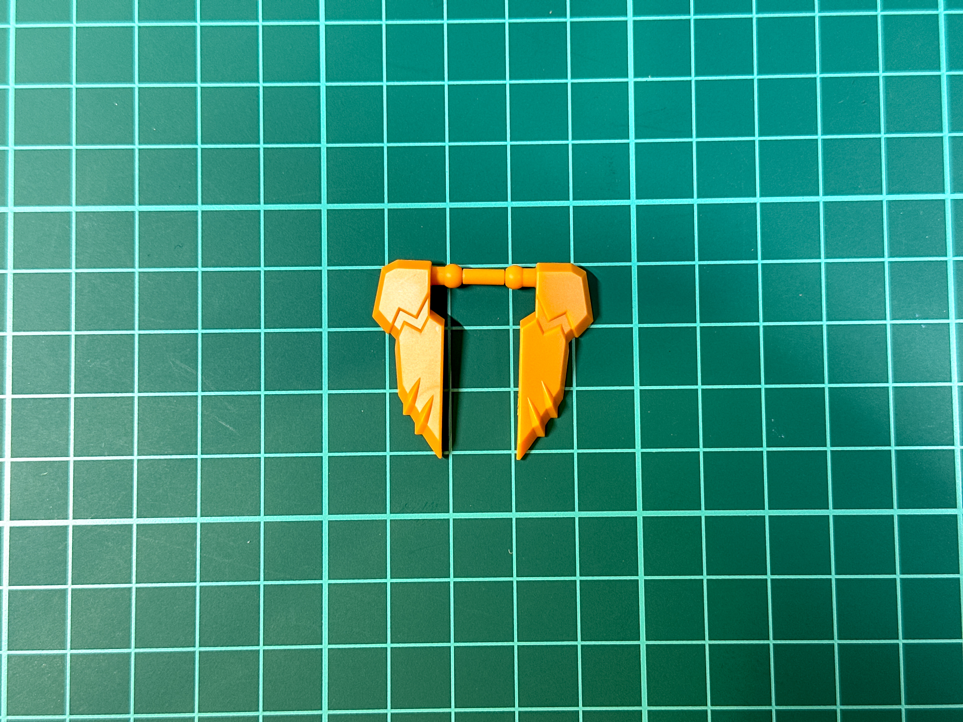 交換用フロントアーマー。1パーツにて構成されています。