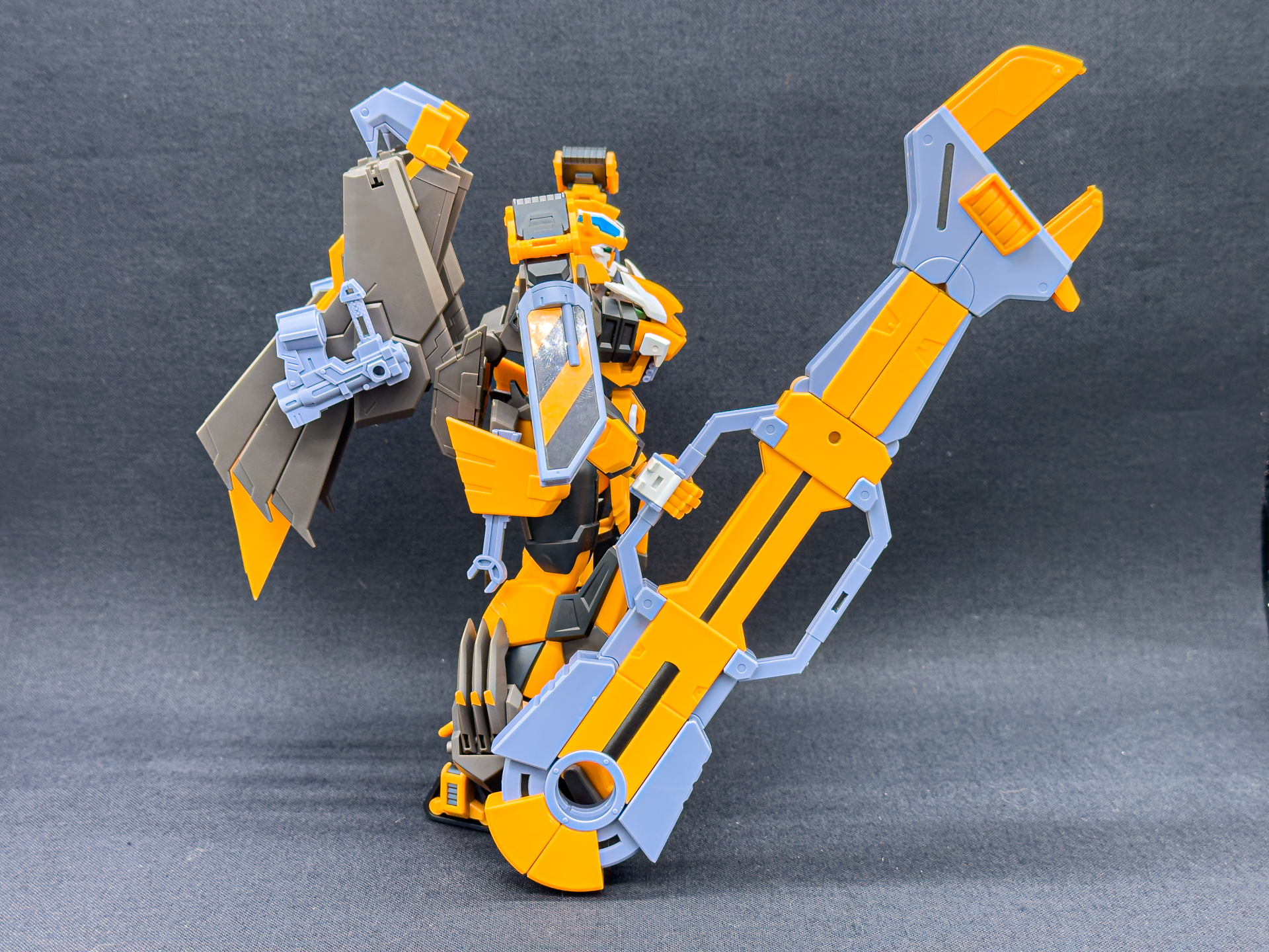 ライアット・ジャレンチは本体よりも大きく、全長は約230mmあります。