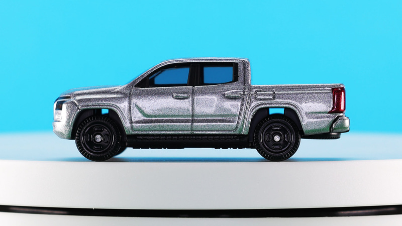 ドアパネルのキャラクターラインもきっちり再現！