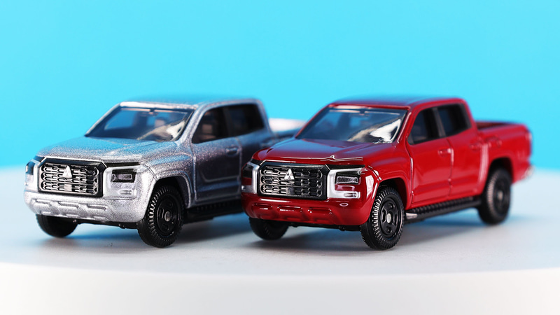 フロントのデザイン“ダイナミックシールド”を塗装で再現しています