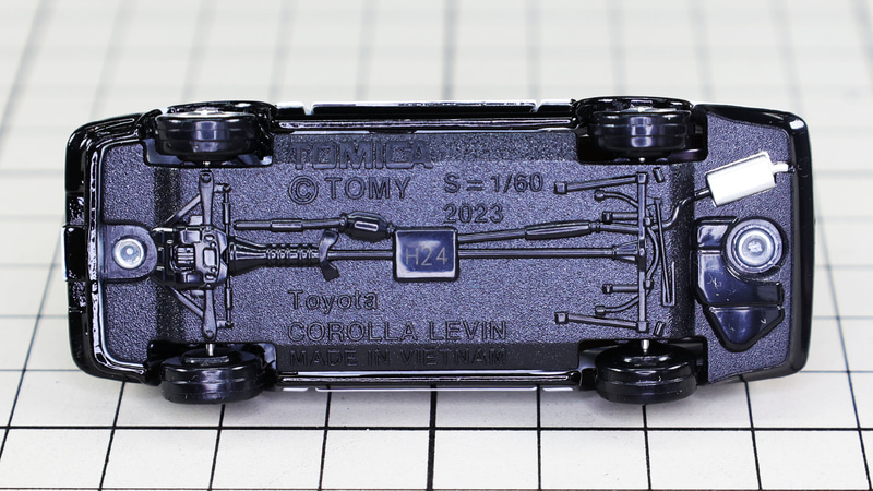 シャーシ：1983年当時のシャーシとアームの構造が見て取れます