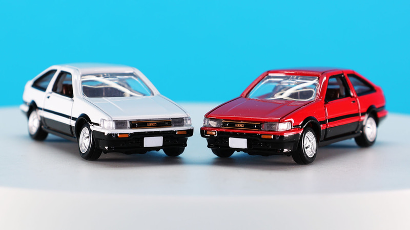 リアには“APEX TWIN CAM 16”・“COROLLA LEVIN”・“TOYOTA”のロゴをプリントしています