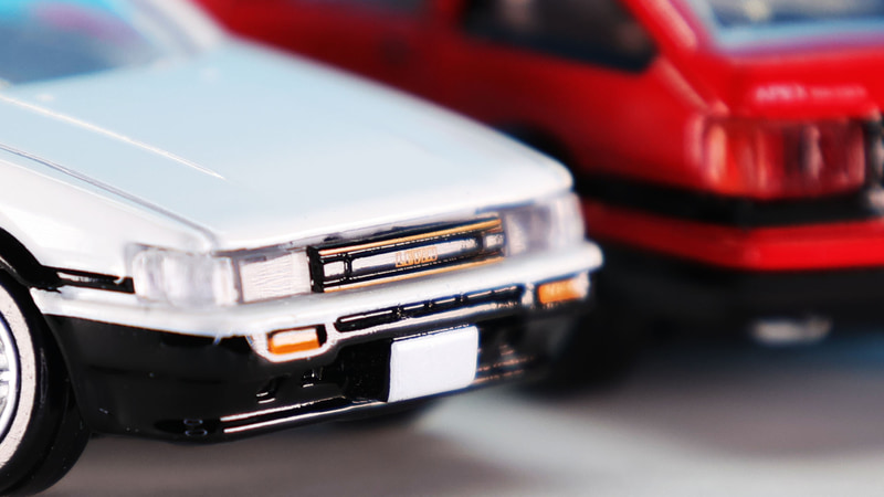 前期型は水温が上がるとLEVINのロゴがあるグリルカバーが開きます（トミカでは開きません）