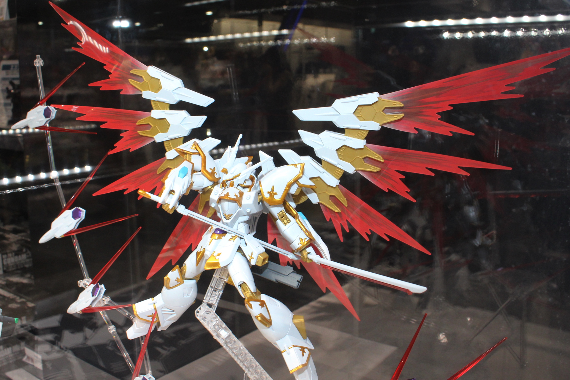 光の翼が特に印象的だ