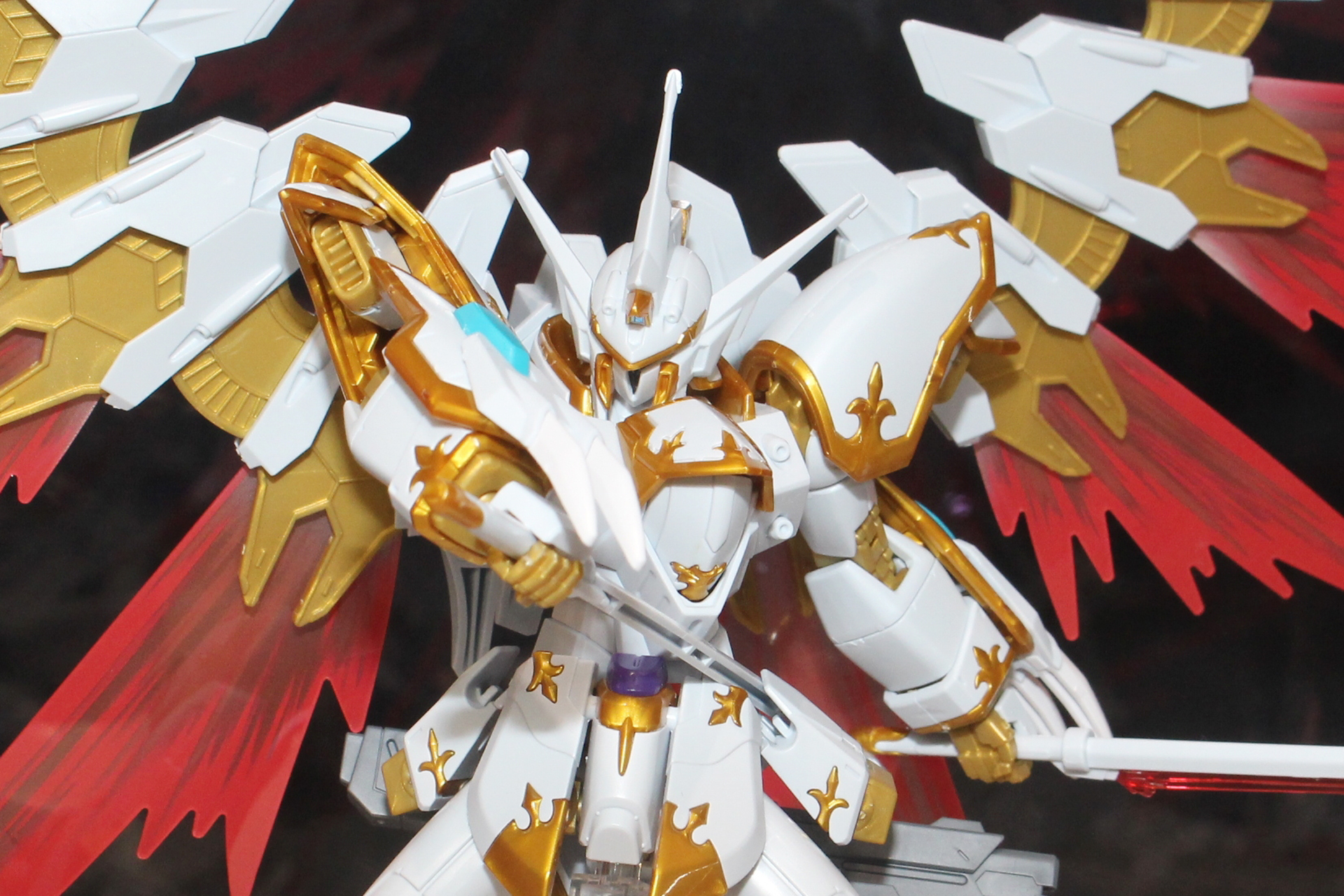 光の翼が特に印象的だ