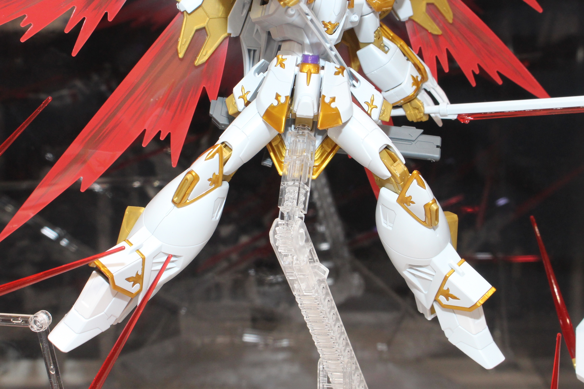 光の翼が特に印象的だ