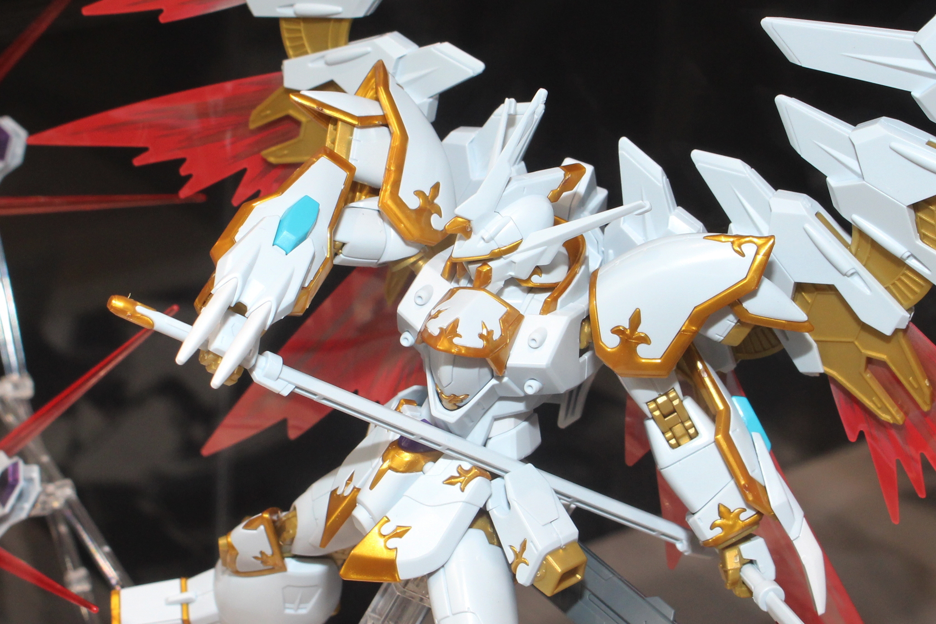 光の翼が特に印象的だ