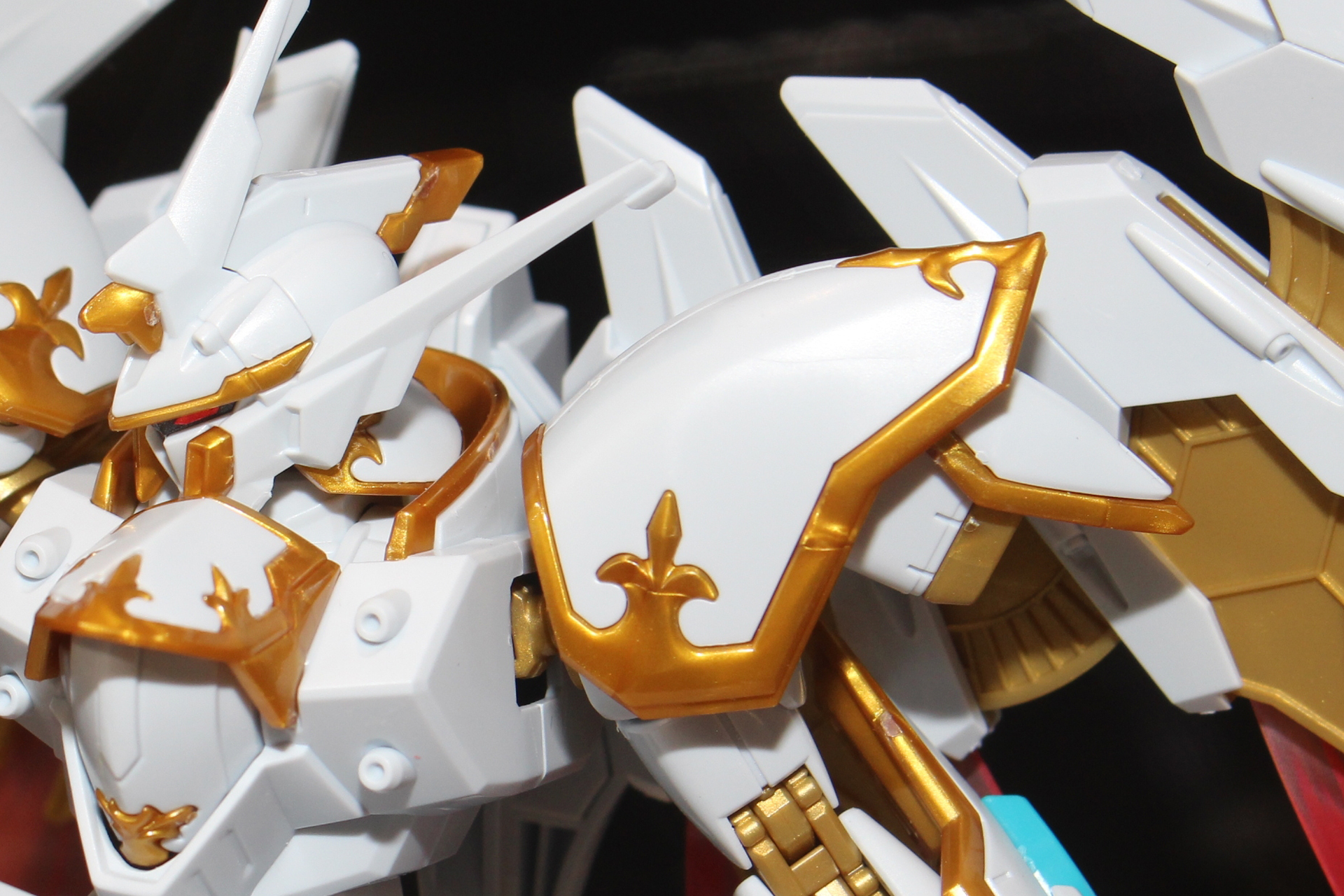 光の翼が特に印象的だ