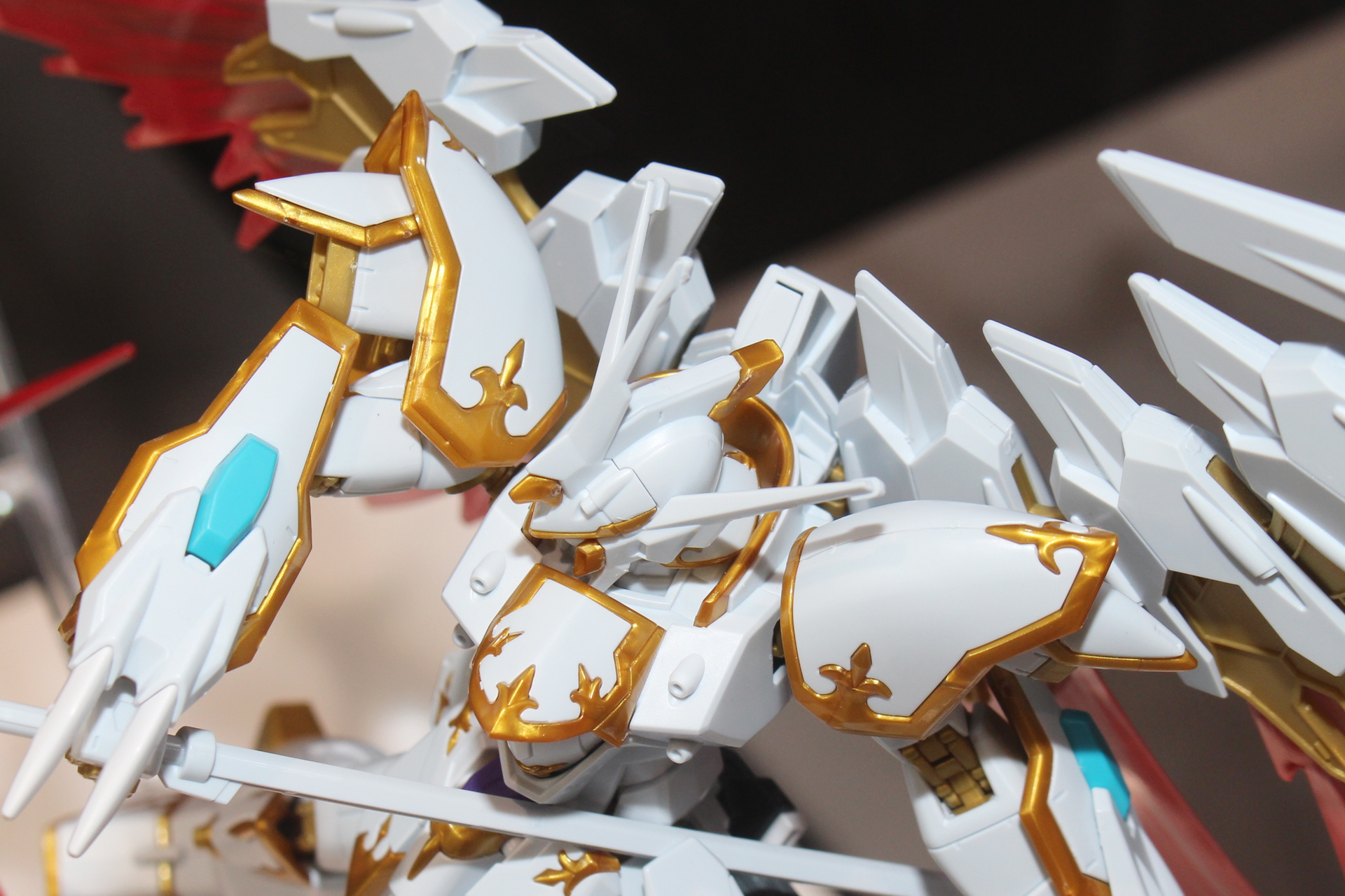 光の翼が特に印象的だ