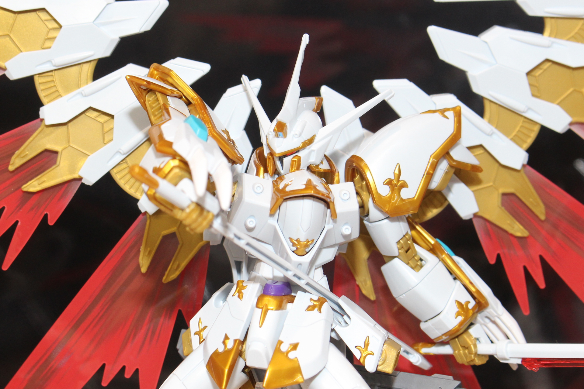 光の翼が特に印象的だ