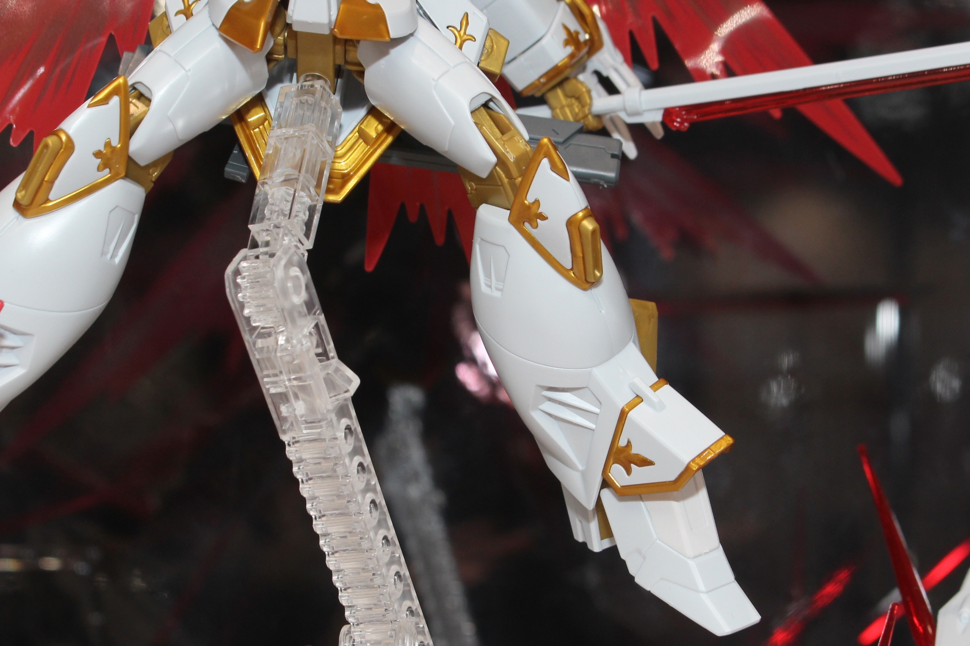 光の翼が特に印象的だ