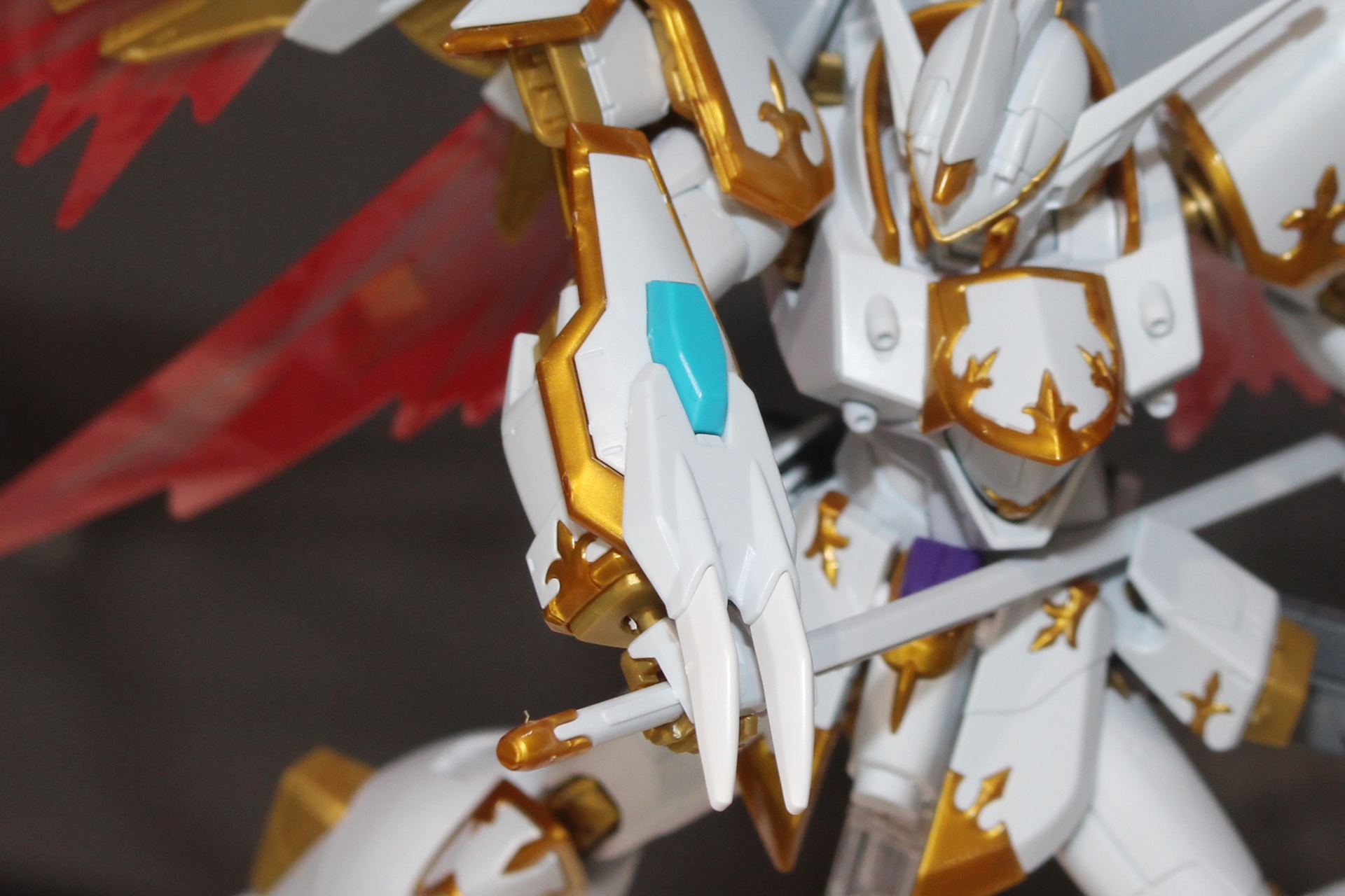 光の翼が特に印象的だ