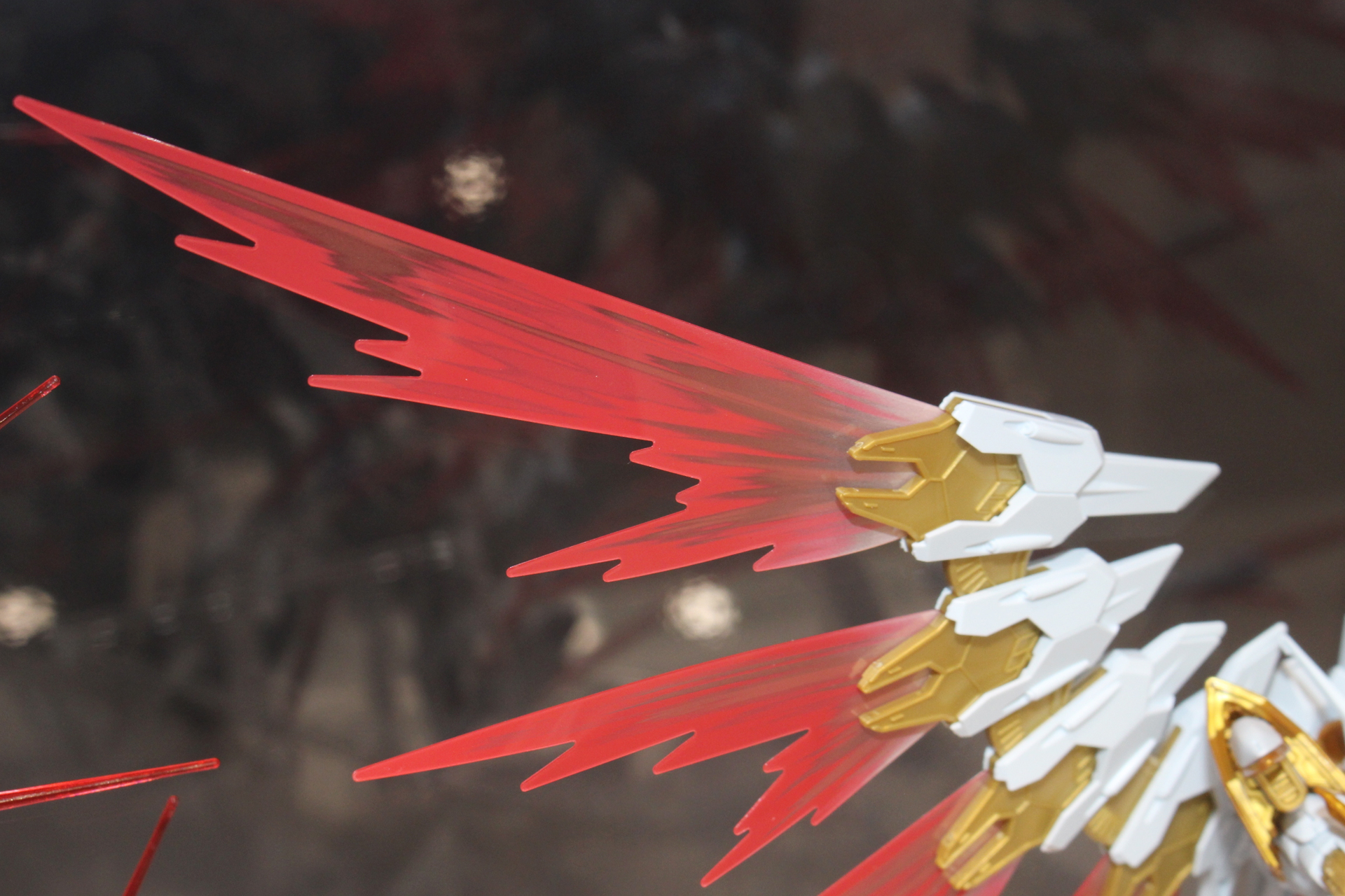 光の翼が特に印象的だ