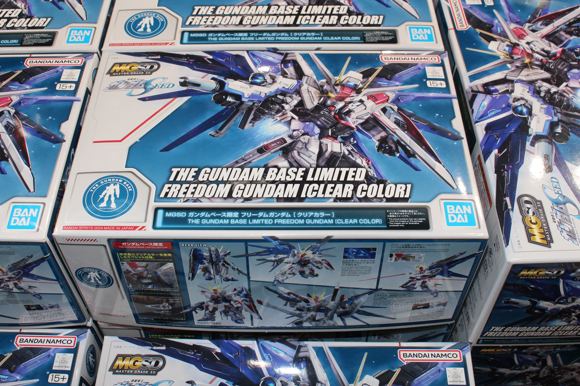 ガンダムベース限定アイテムならではのパッケージデザイン