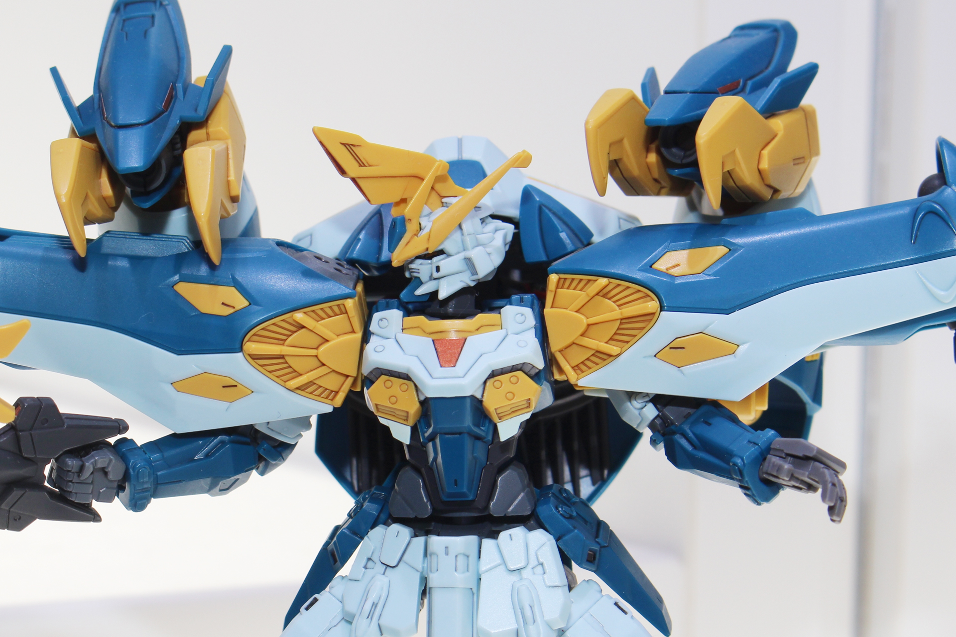 メカデザイナー阿久津潤一氏がデザインのリファインを手がけている