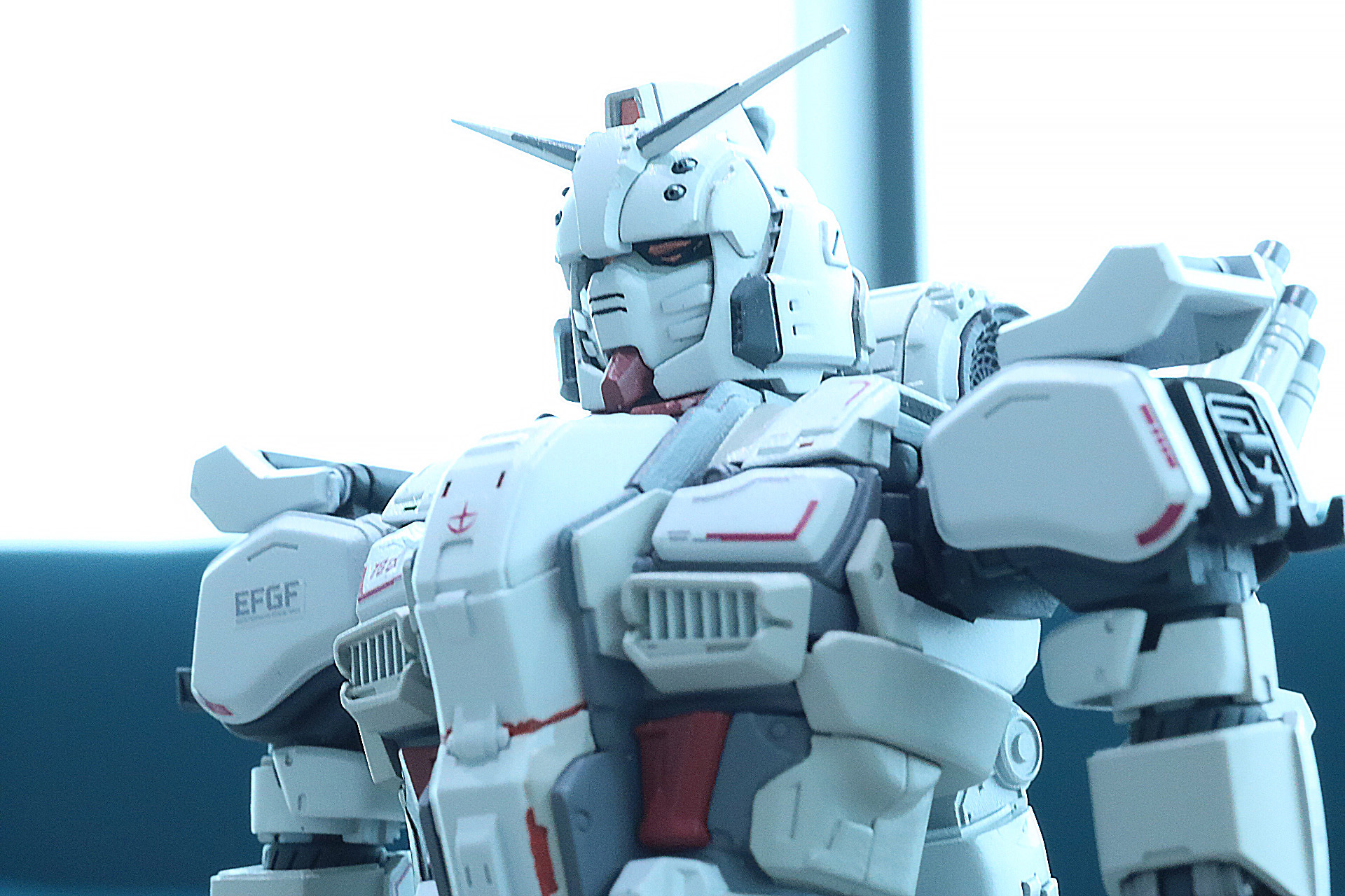 「ガンダムEX」の特徴的なツインアイの格子もしっかり再現されている<br />※画像は試作品を使用しています