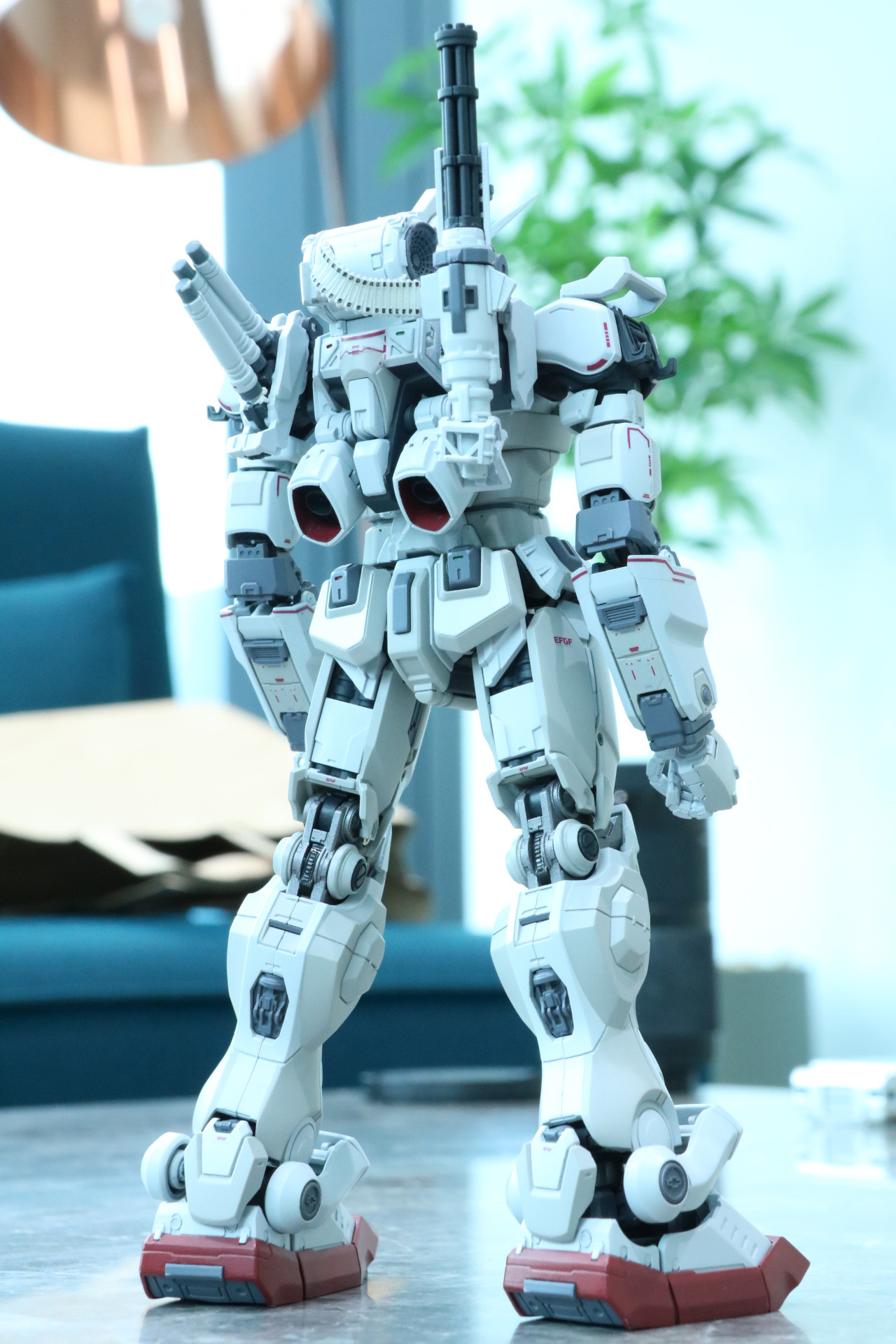 後ろ姿も濃縮されたメカディテールが映える<br />※画像は試作品を使用しています