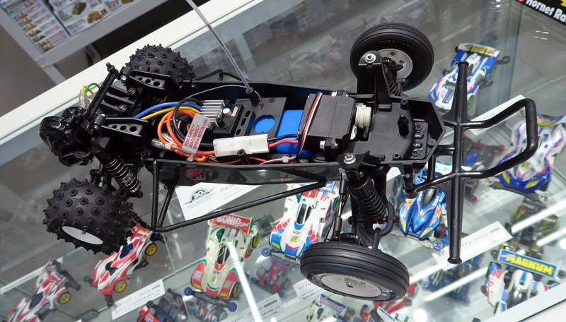 フレームにも若干の変更が加えられているため、「1/10RC ホーネット EVO.」の新規パーツを現在の「1/10RC ホーネット」に装着することはできないので注意してほしい