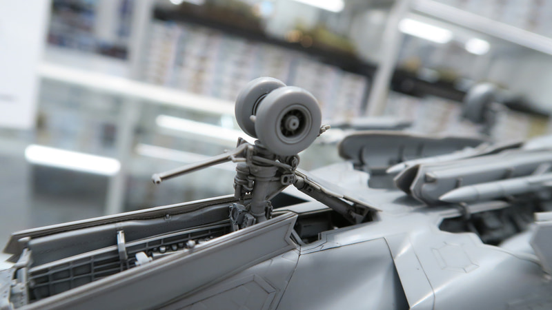 カタパルト射出に対応したランチバーを備えた前脚柱。前輪はダブルタイヤ式