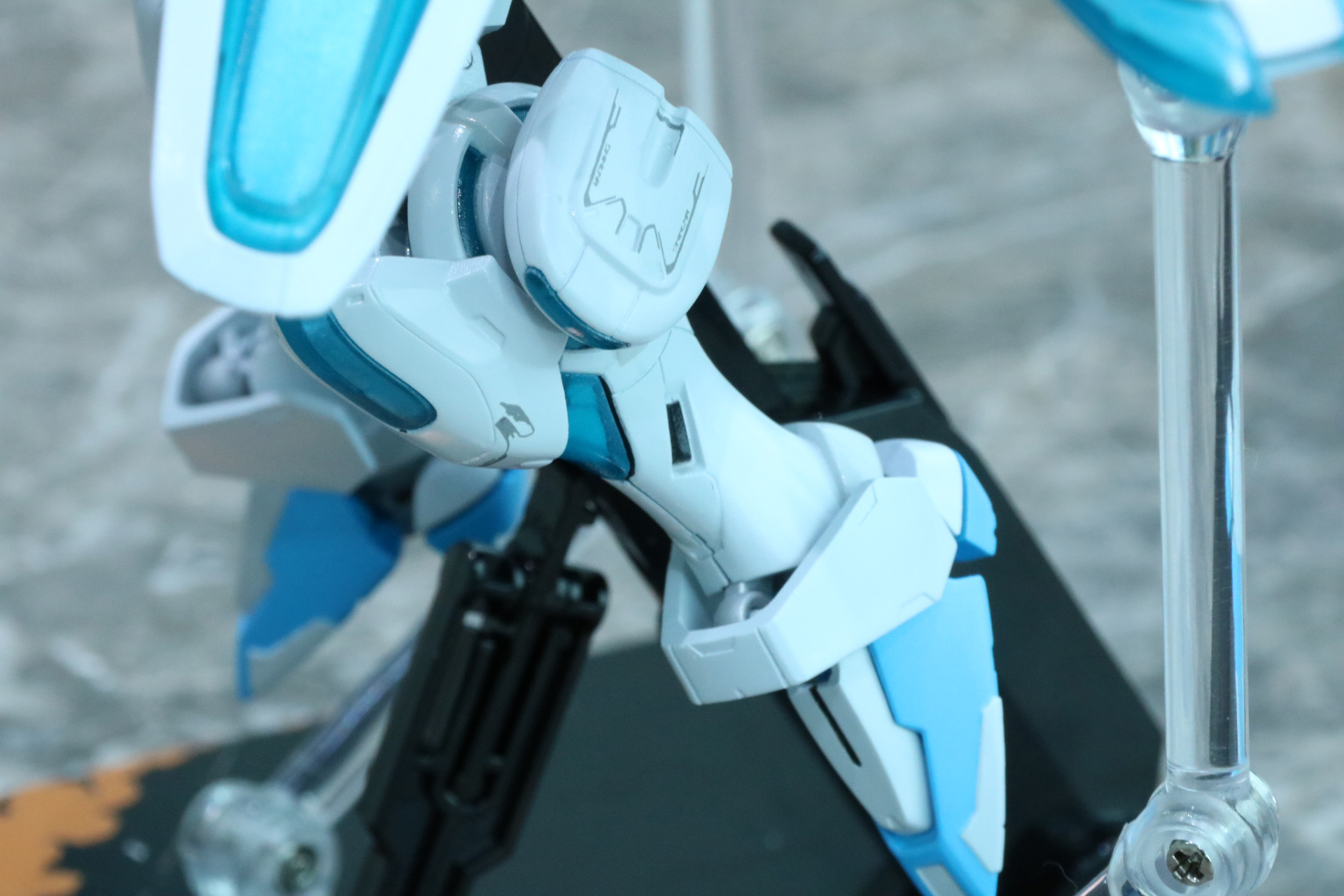 脚部や腕関節にダイキャストを使用<br />※画像は試作品を使用しています
