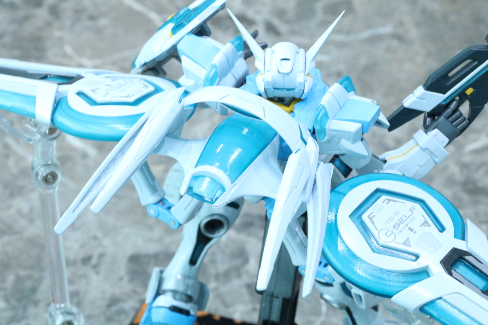 パーフェクトパックの遠隔操作端末「トラフィック・フィン」は取り外しが可能<br />※画像は試作品を使用しています