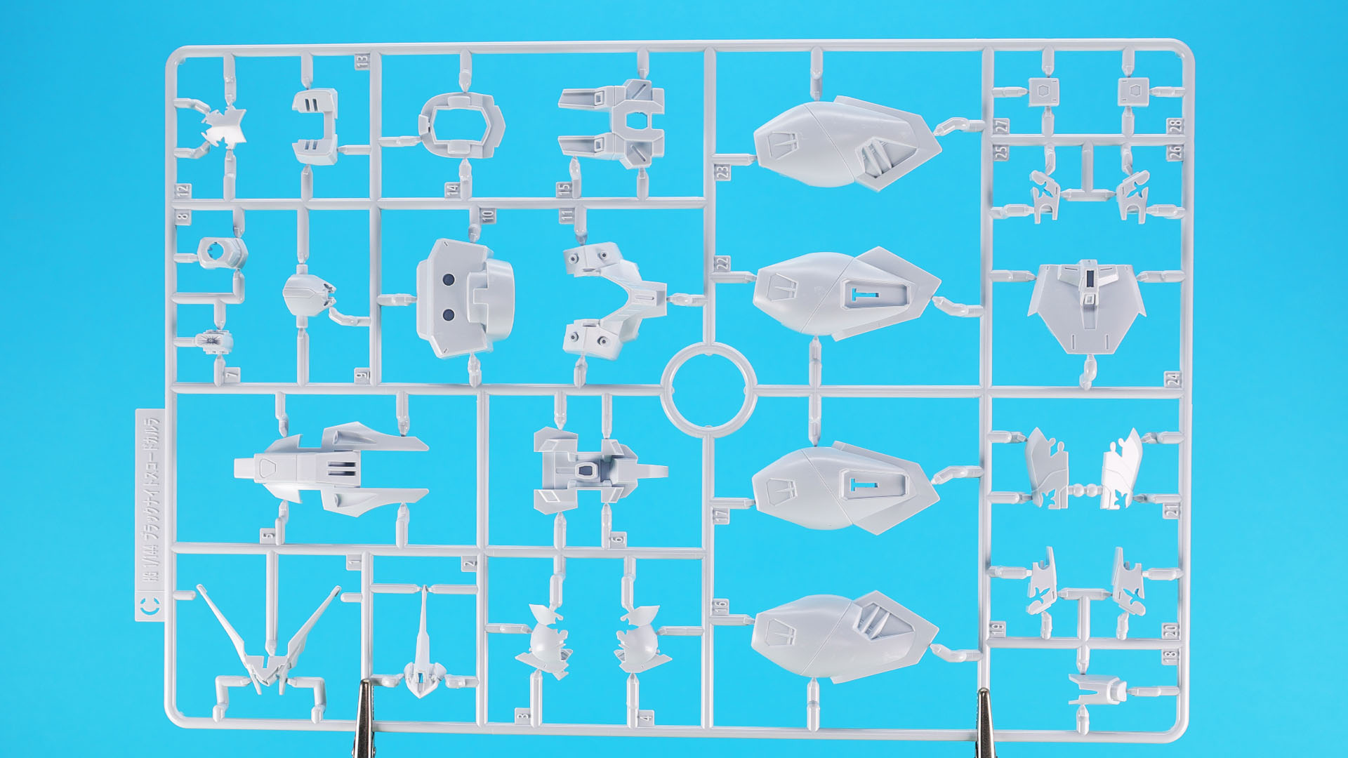 C:脚部やボディ、頭部などのパーツ