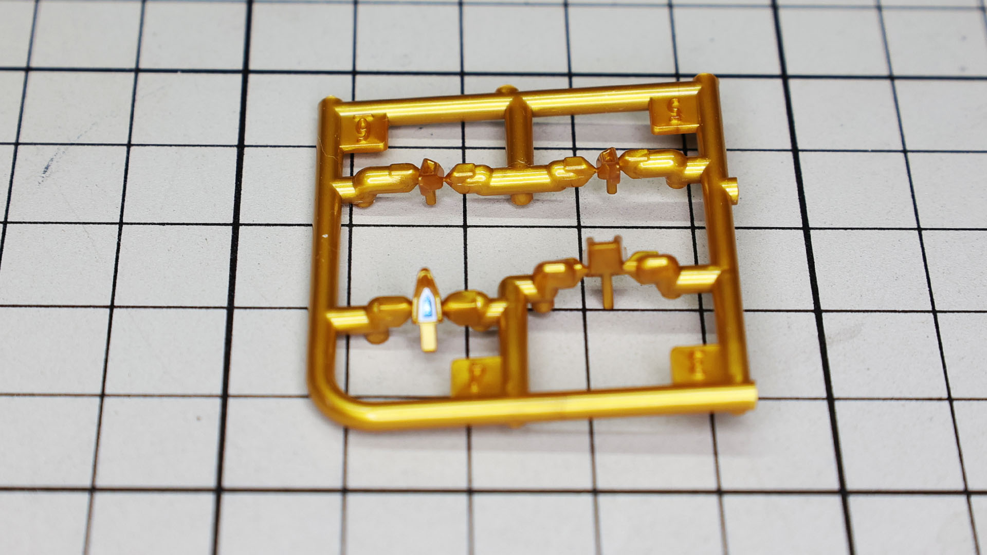 センサー部のシールは4種類。今回は左目点灯のものをチョイスしました