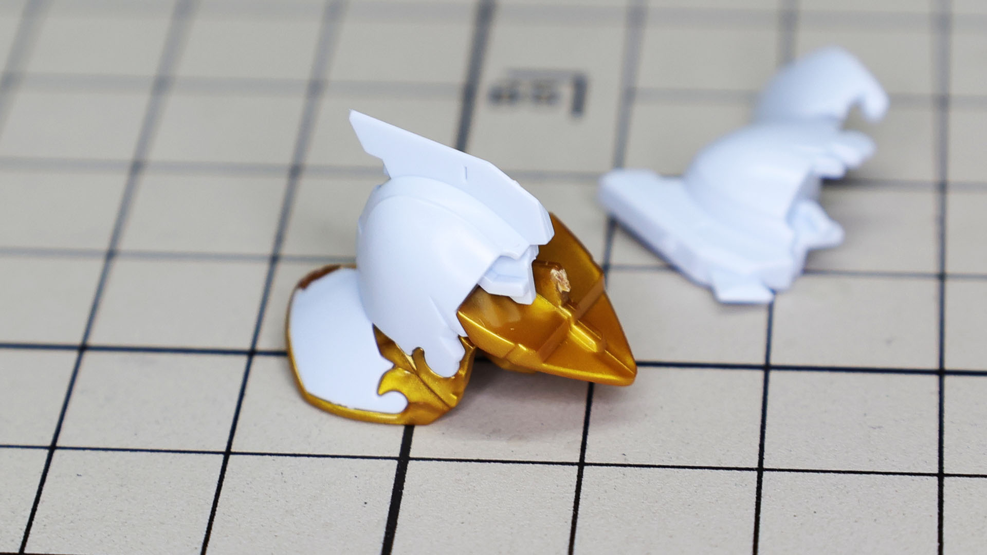 複雑な曲面にあるエングレービング部にパーツが吸いつくような感覚があります