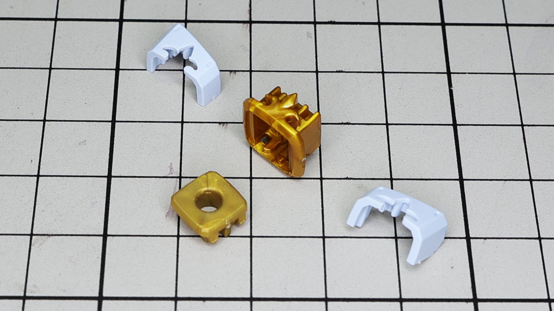 袖にもエングレービングがあり、さらに袖口も別パーツ化されています