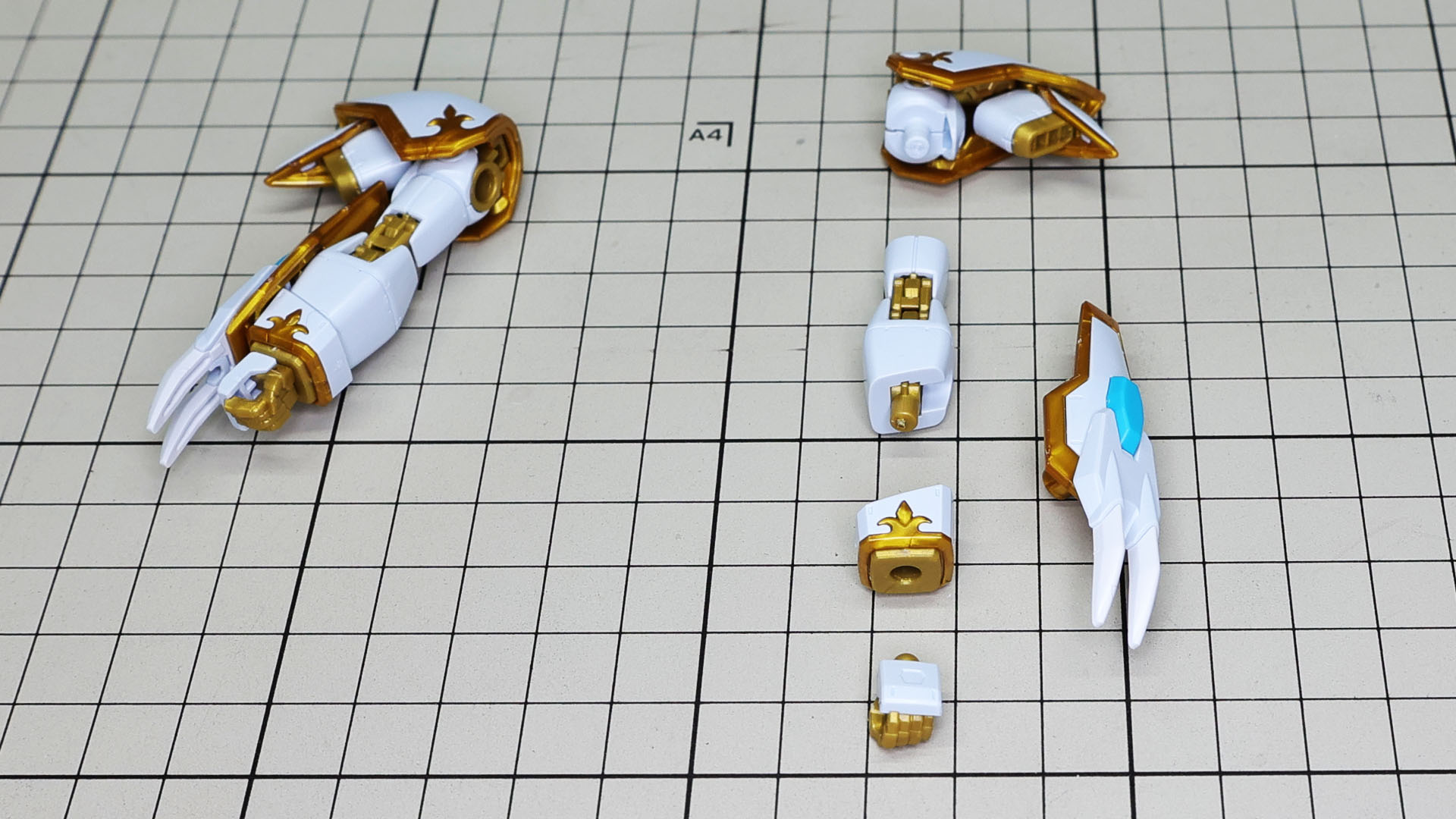 組み上げたそれぞれをドッキングさせれば腕部の完成です