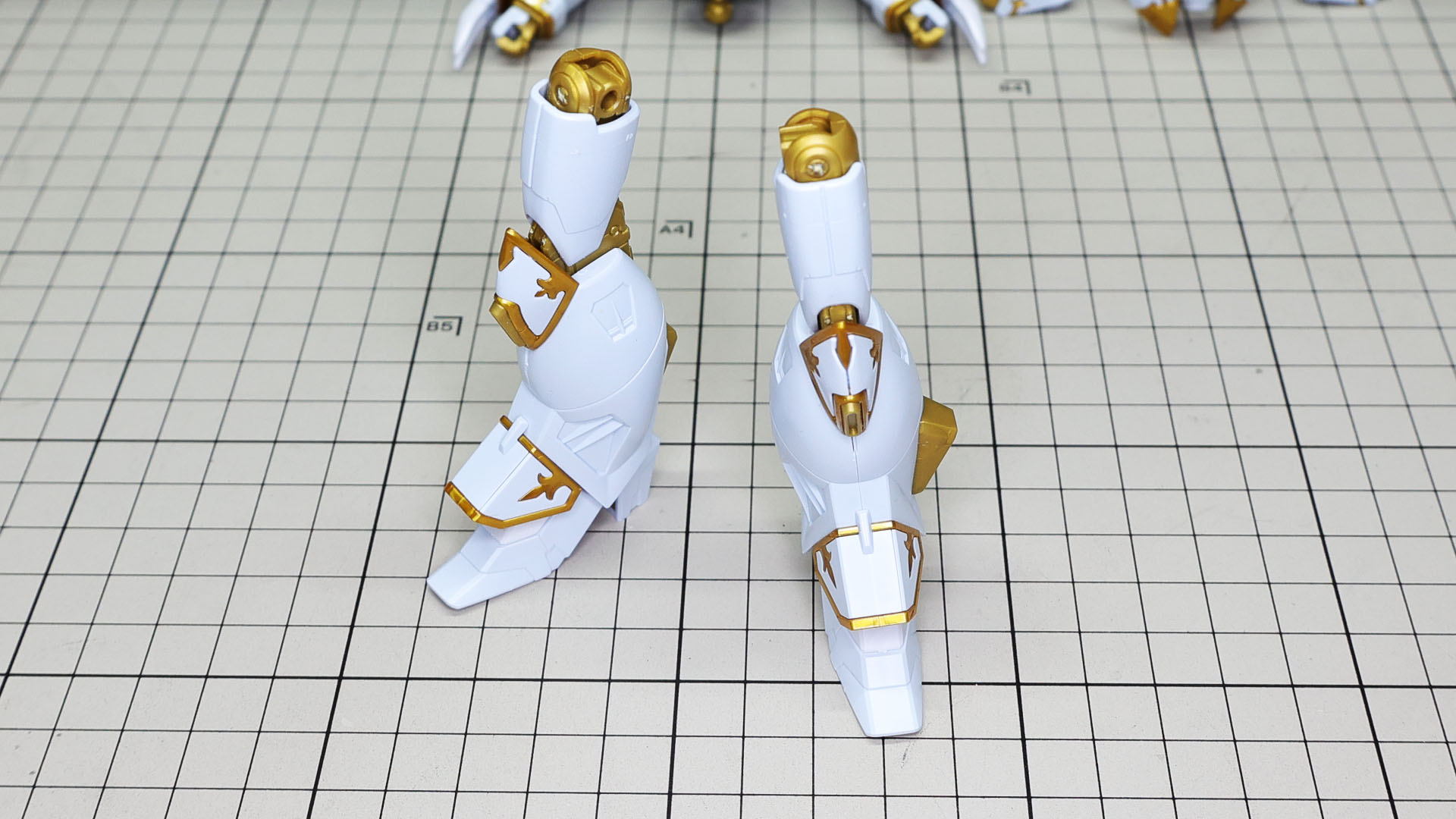 脚部が組みあがりました。グラマラスないいラインを描いています！