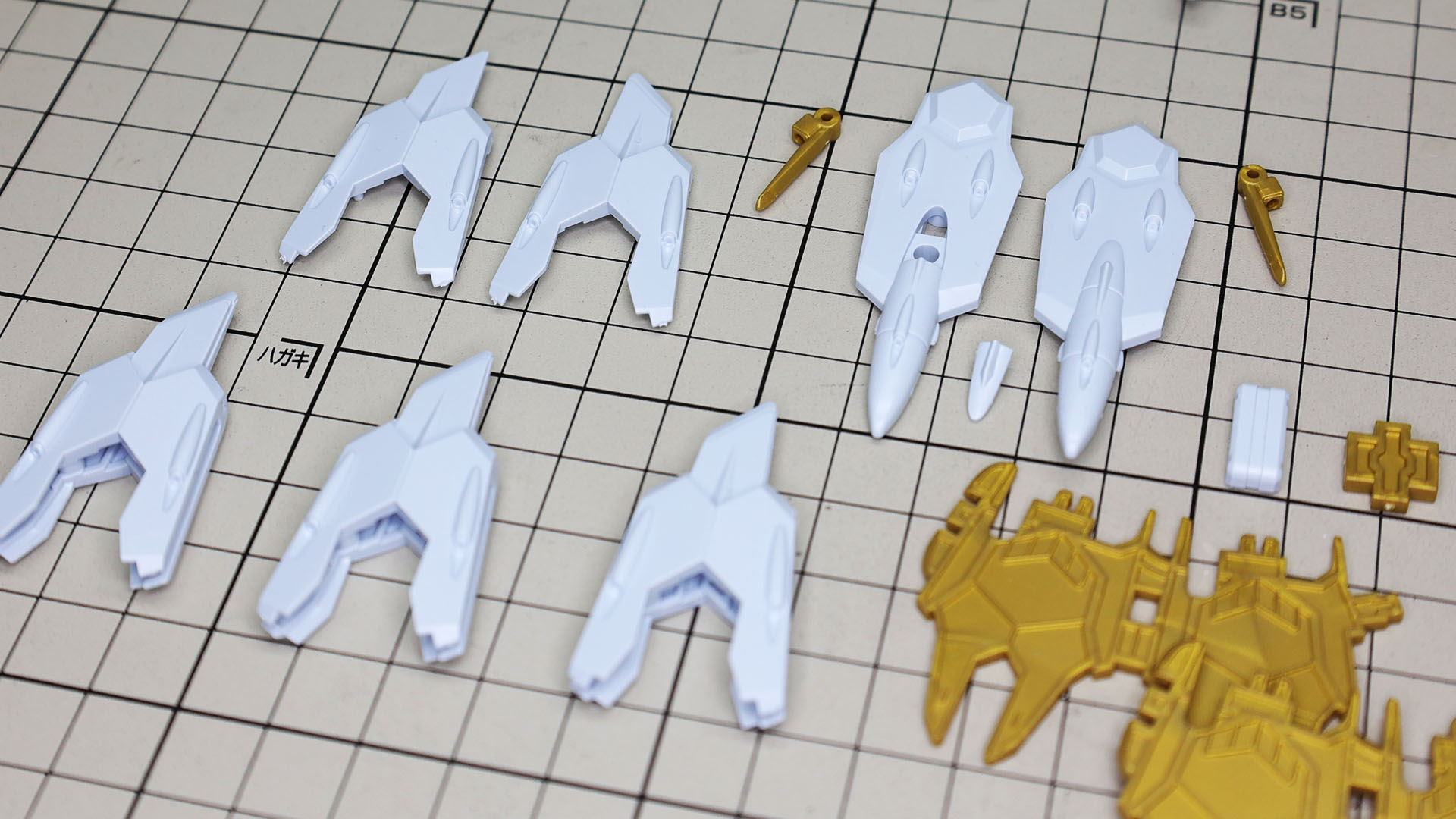 光の翼ユニット、ドラグーンを組んでいきます