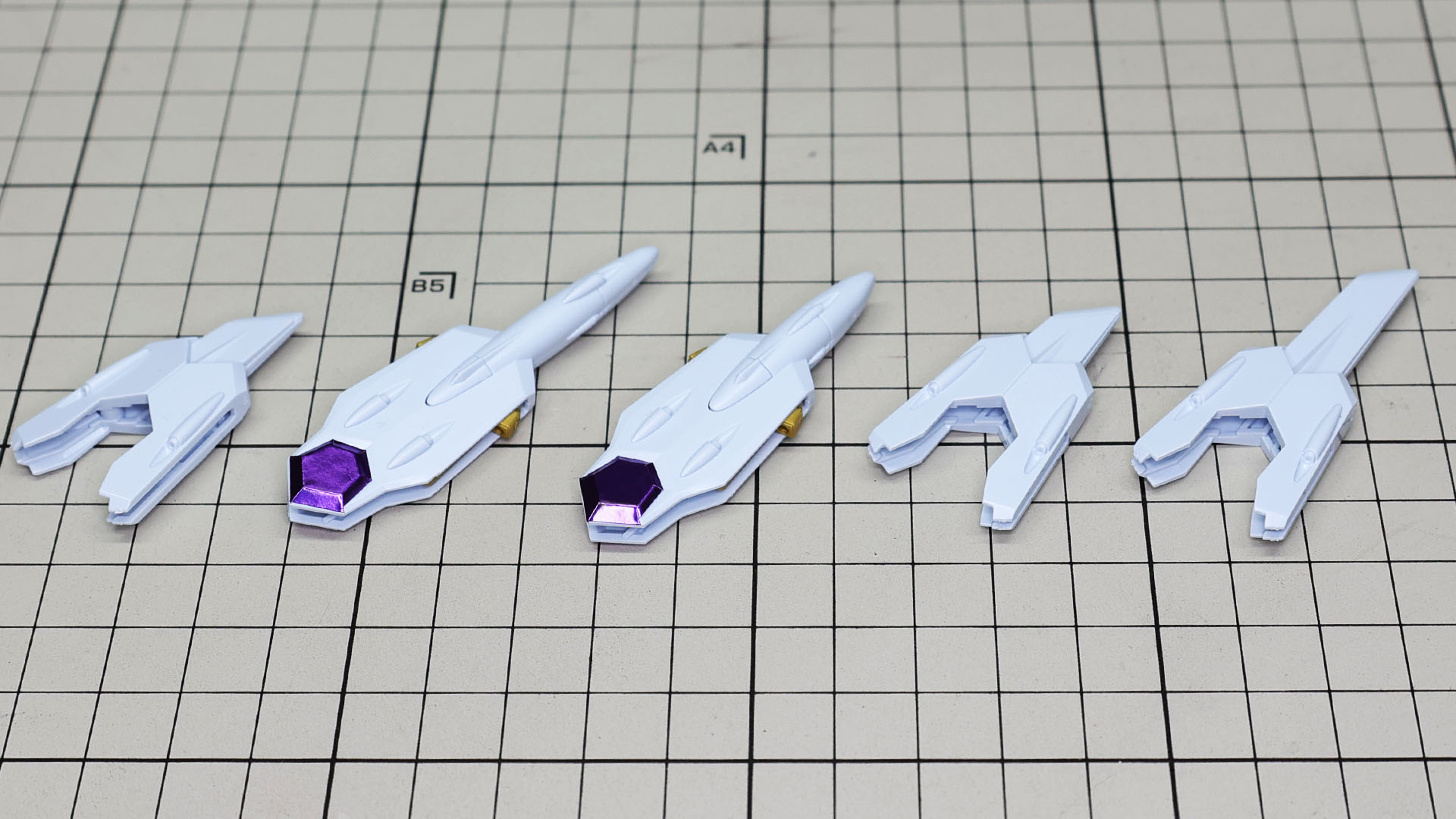 ドラグーンにはシールによるディテール追加を行います