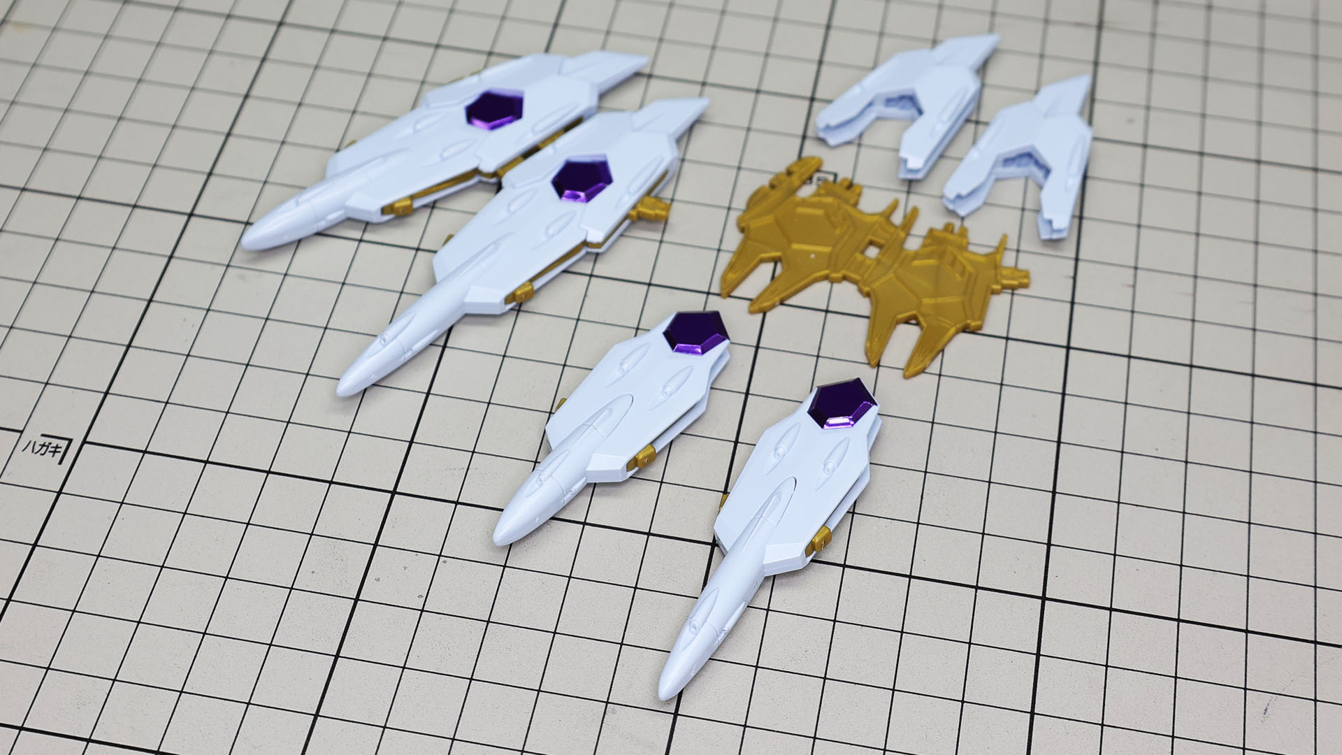 形が似ているので、よく確認してそれぞれを既定の位置に取り付けていきます