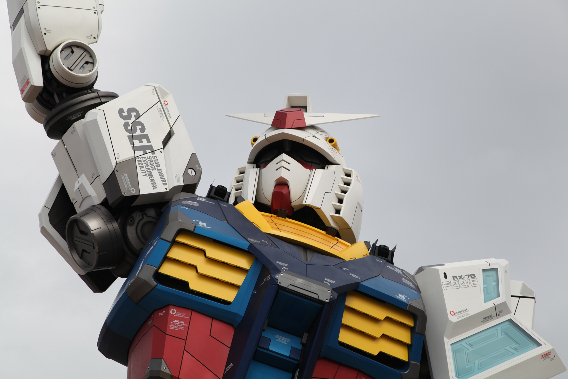 完成した実物大ガンダム像のディテール