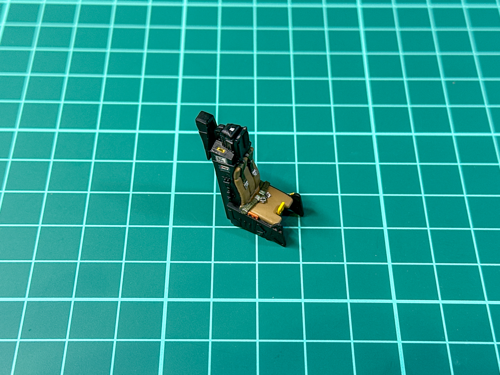 シートベルトは別売りのディティールアップパーツを使用しました。