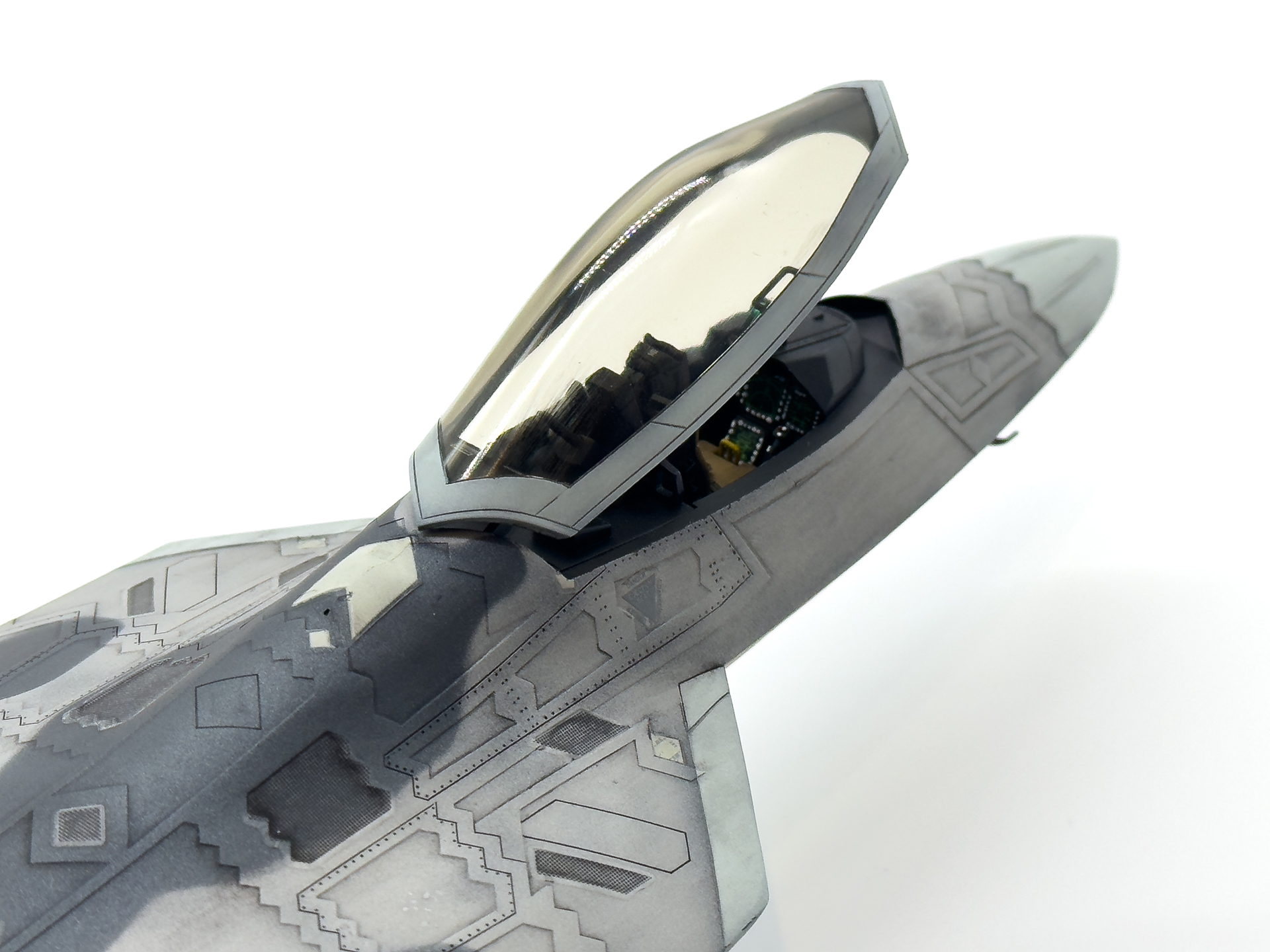 コクピットアップ。細かい箇所もしっかりと塗り分けました。