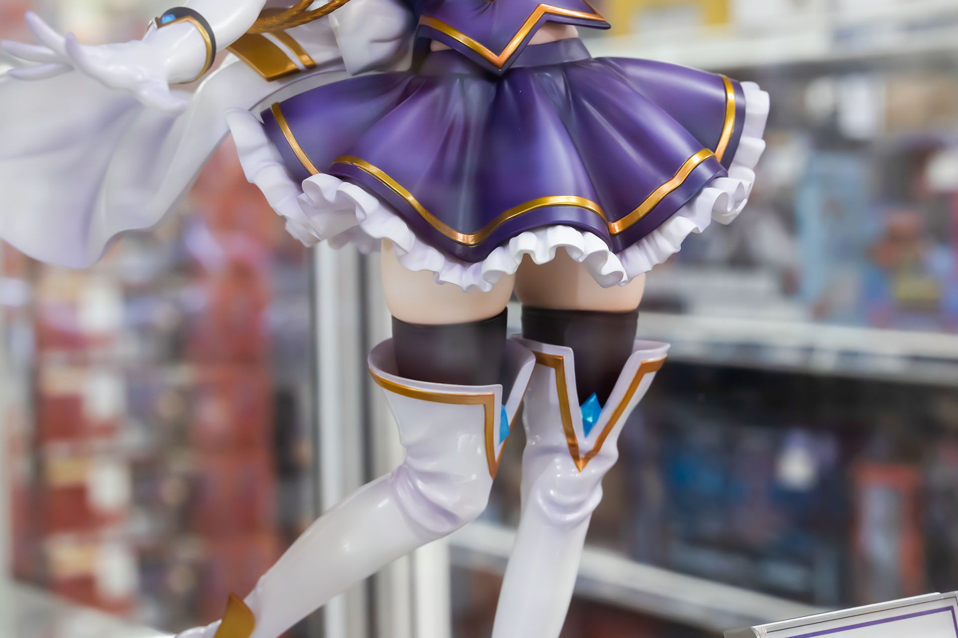 衣装と肌の質感の違いもよく出ている