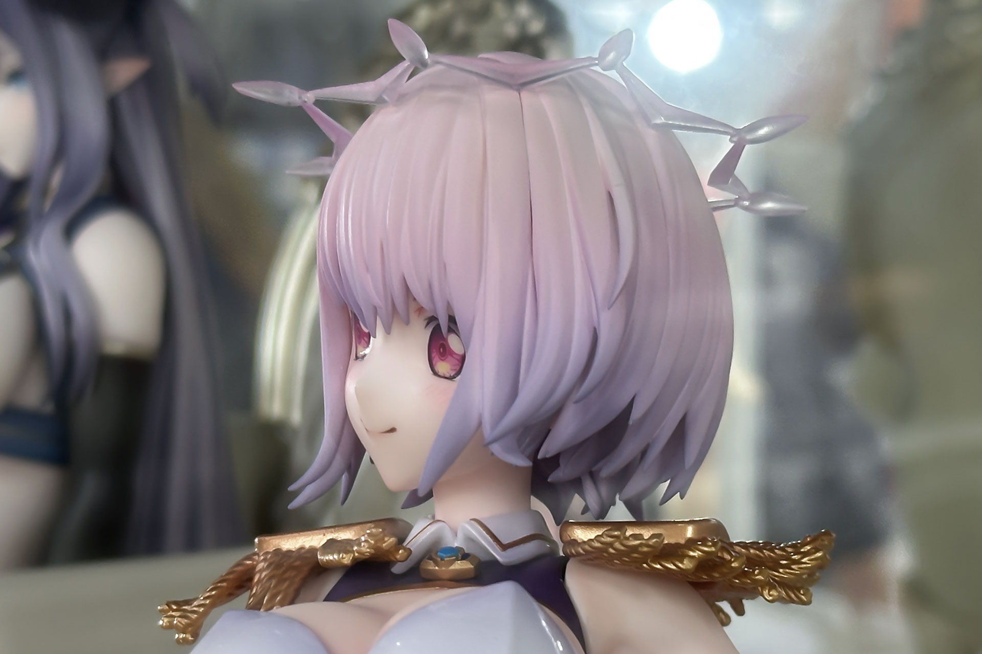 頭のアクセサリーもバッチリ再現されている