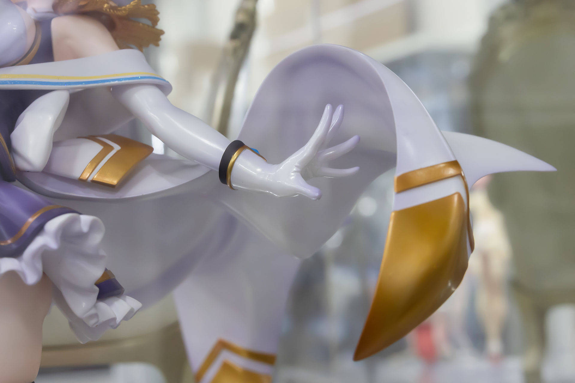 手にはめたグローブには細かいしわが表現されている