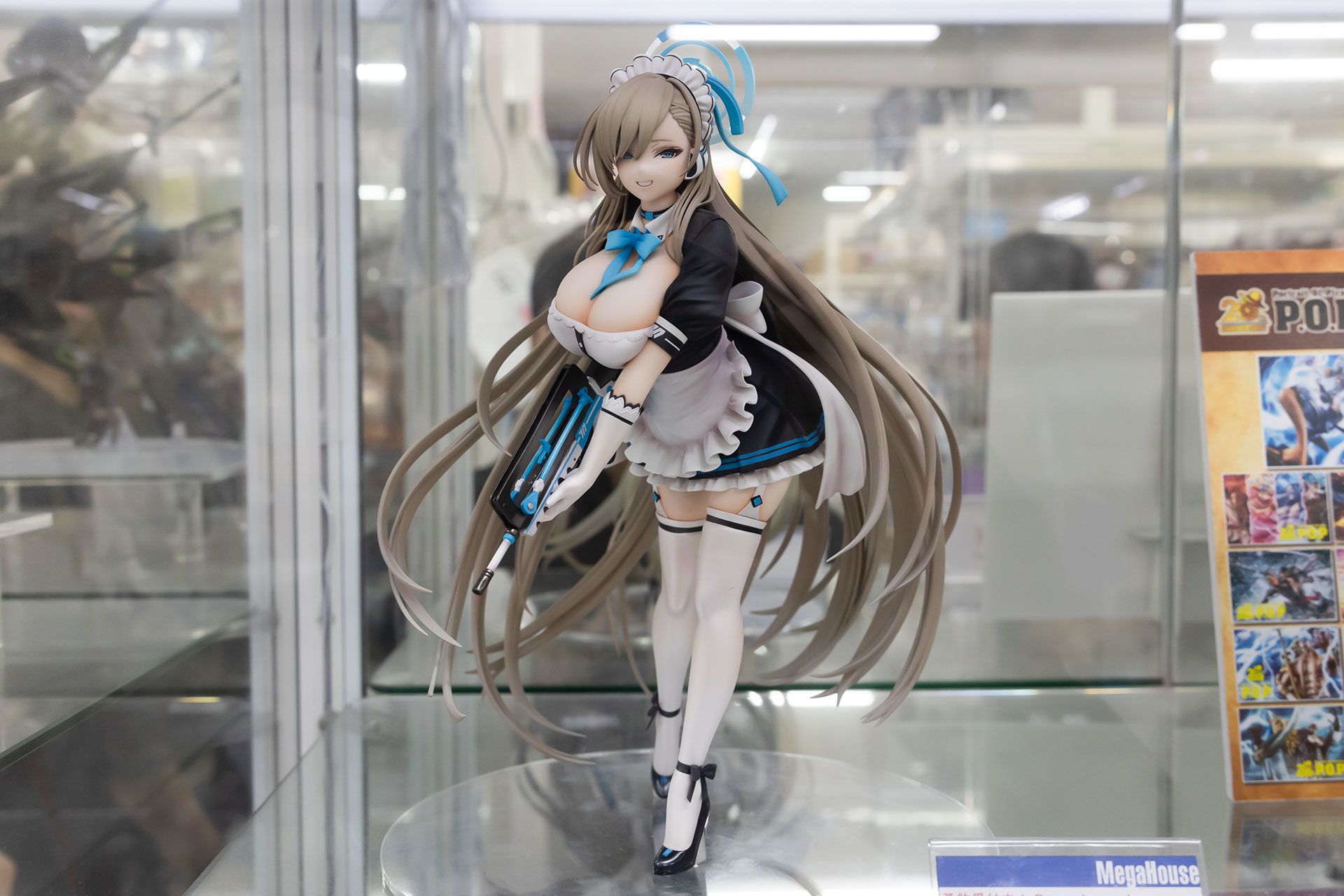 フィギュアの素材はPVCとABSで、全高は約250mmだ