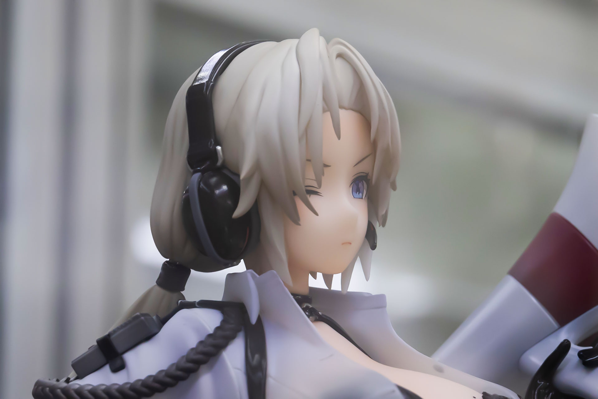 頭に付けたヘッドセットもしっかりと作り込まれている