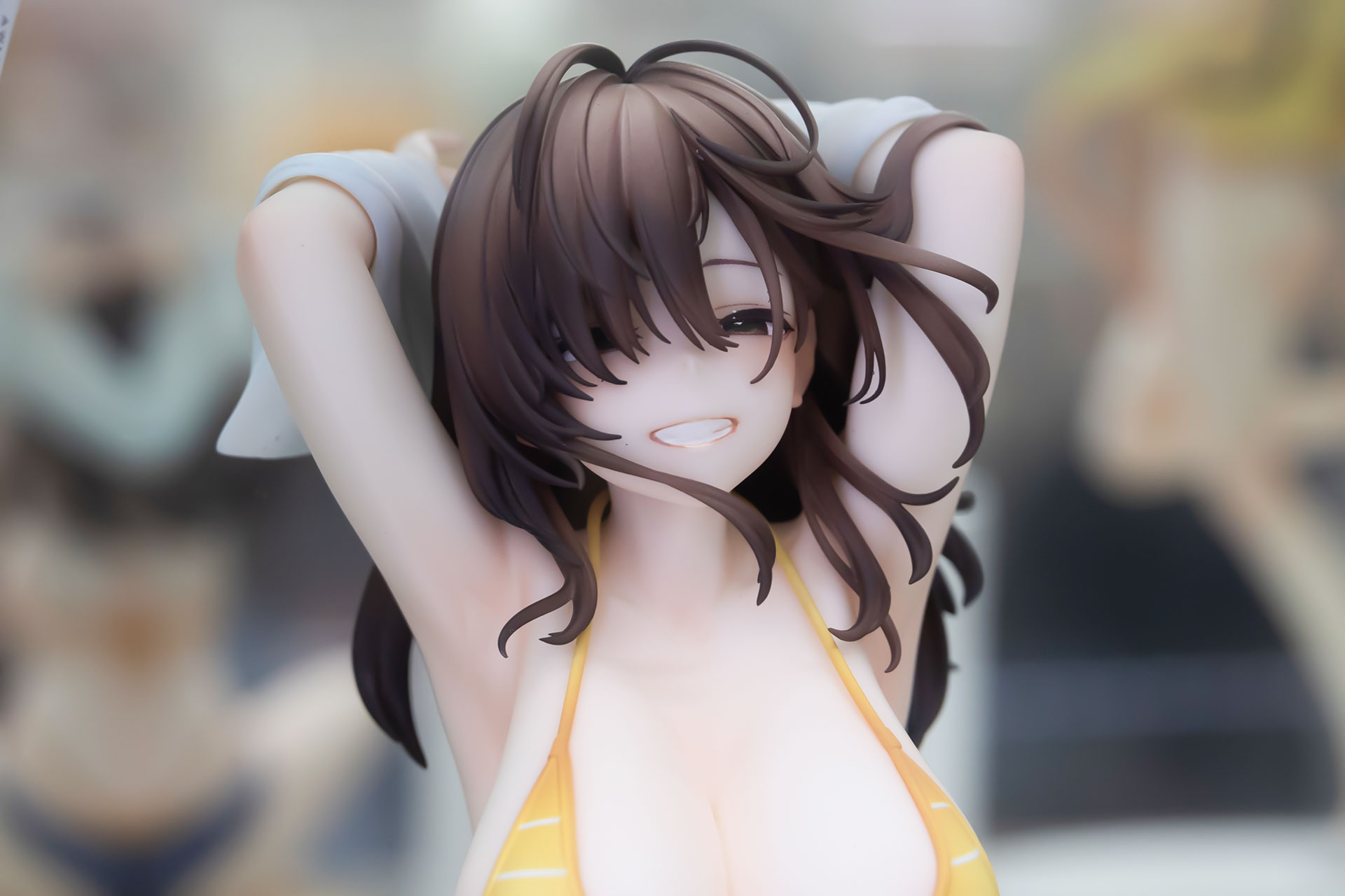 髪はかなり複雑な形状になっている